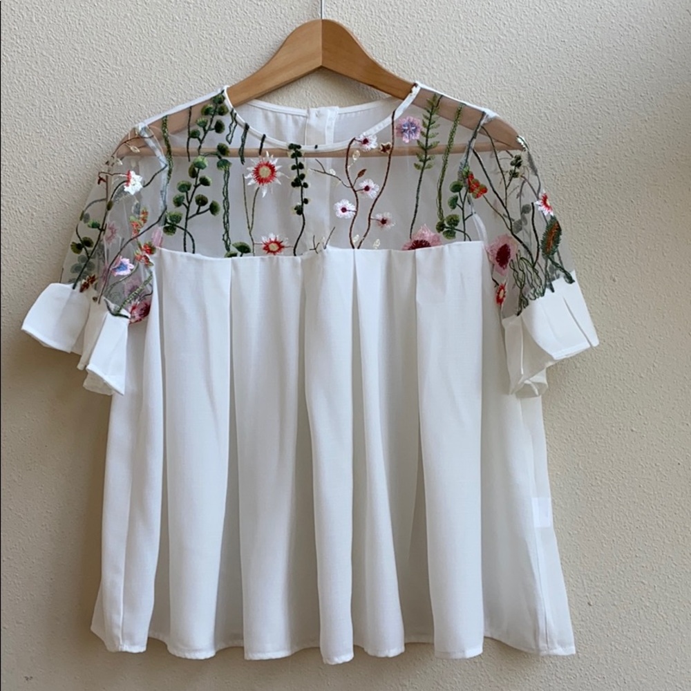 1 NEW Shein White Embroidered Blouse Size M